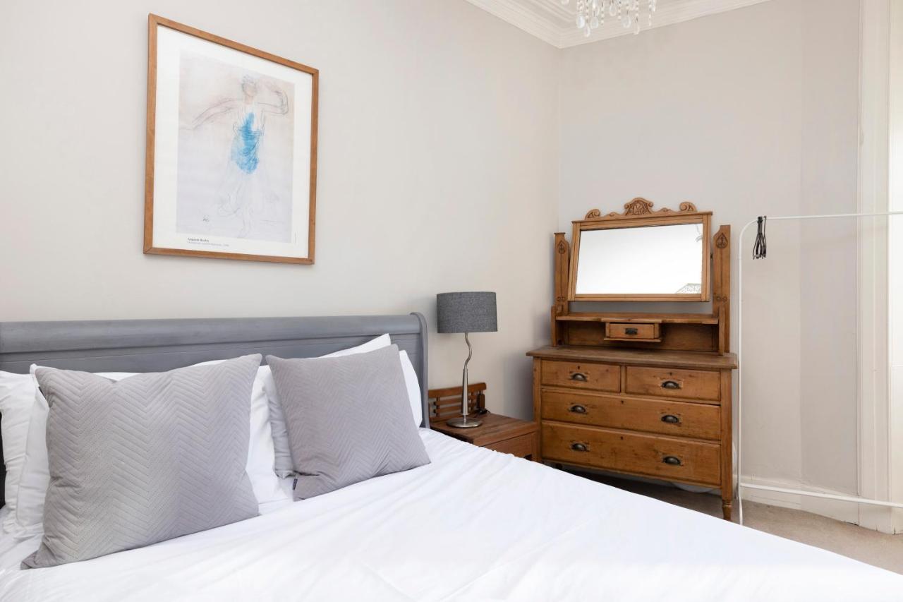 Joivy Old Town 1-Bed Apartment With Stunning Views Edinburgh Luaran gambar