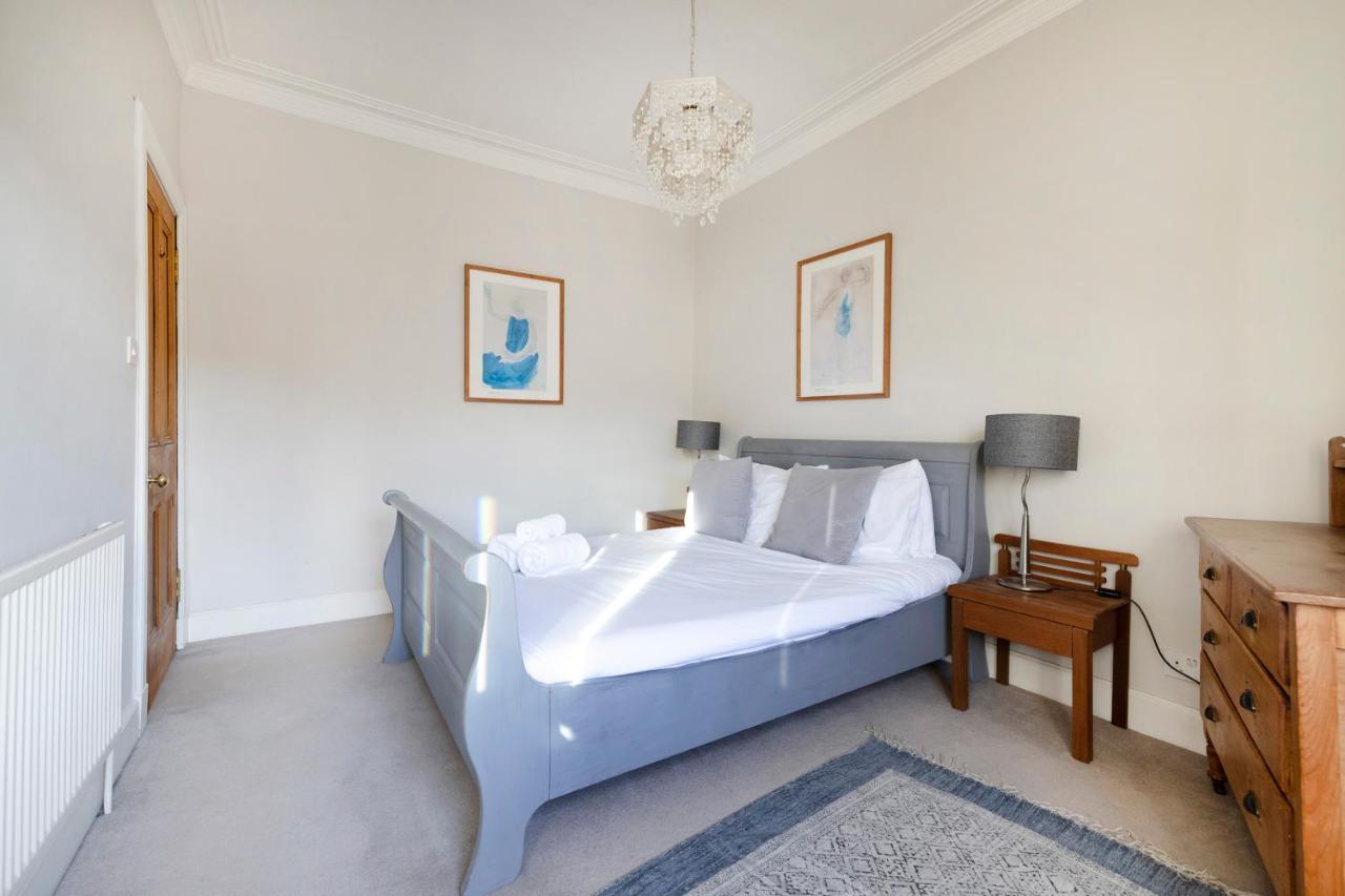 Joivy Old Town 1-Bed Apartment With Stunning Views Edinburgh Luaran gambar